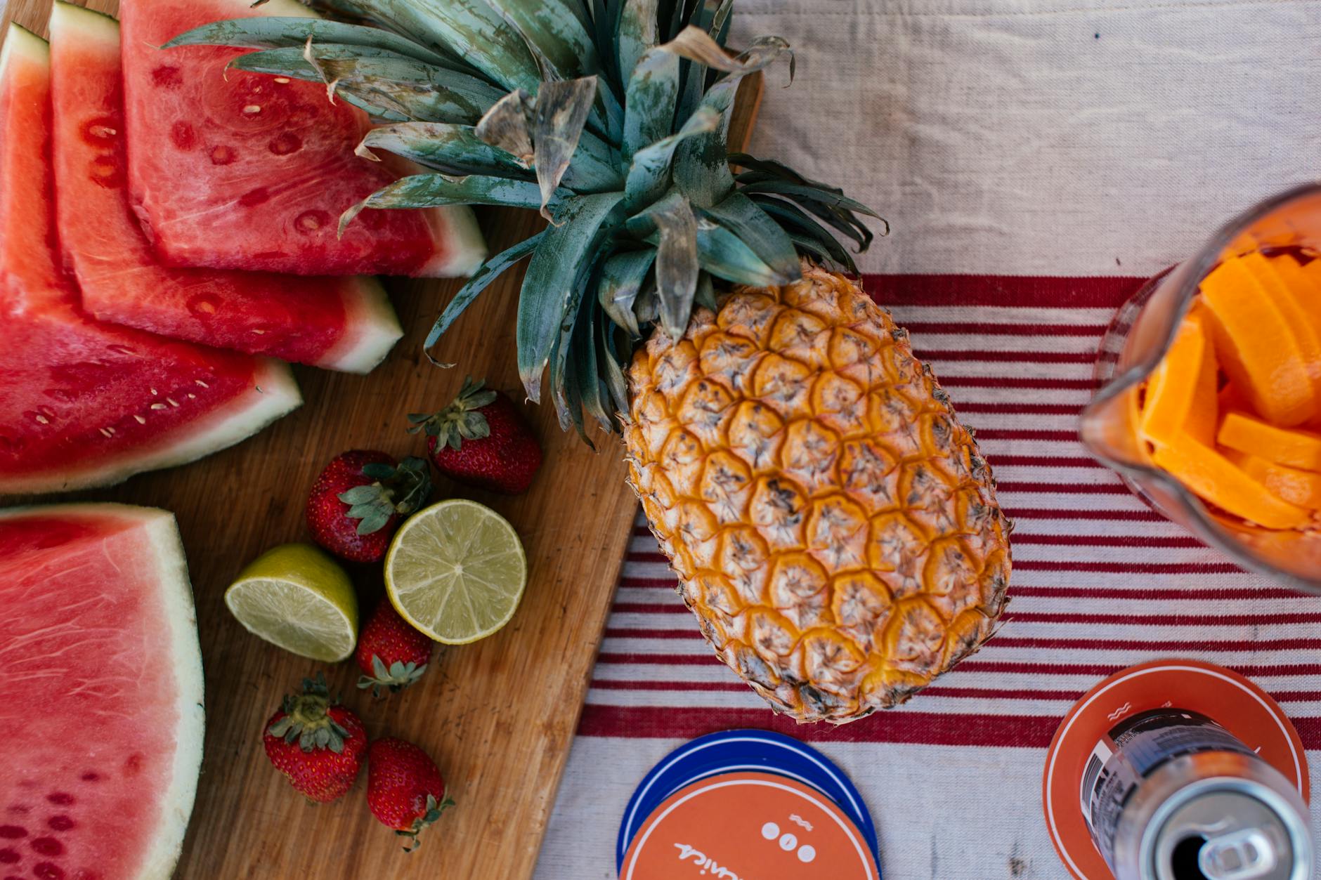 春季當季水果：草莓、枇杷、鳳梨