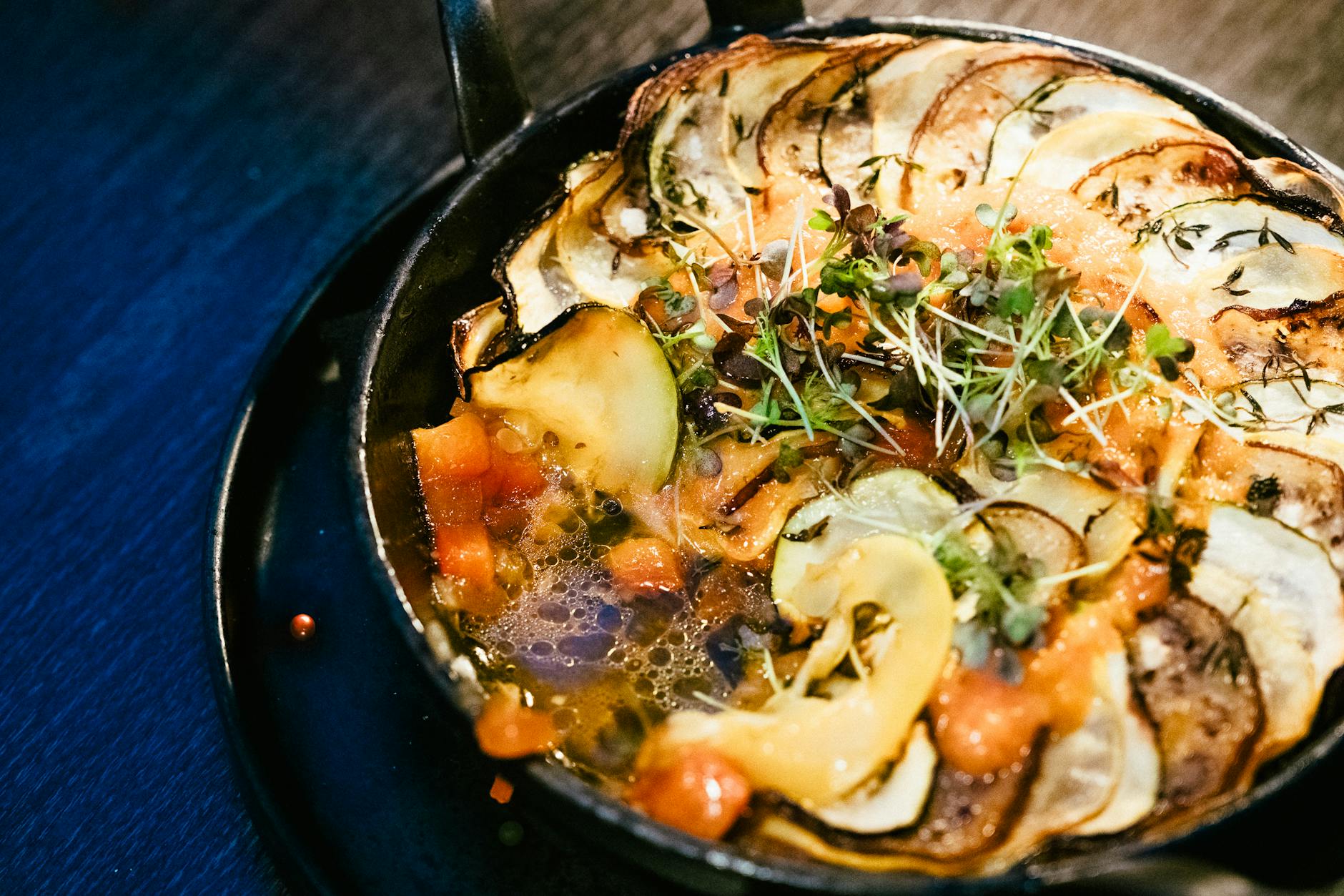 普羅旺斯燉蔬菜 Ratatouille：茄子、番茄、甜椒、櫛瓜燉成一鍋南法料理