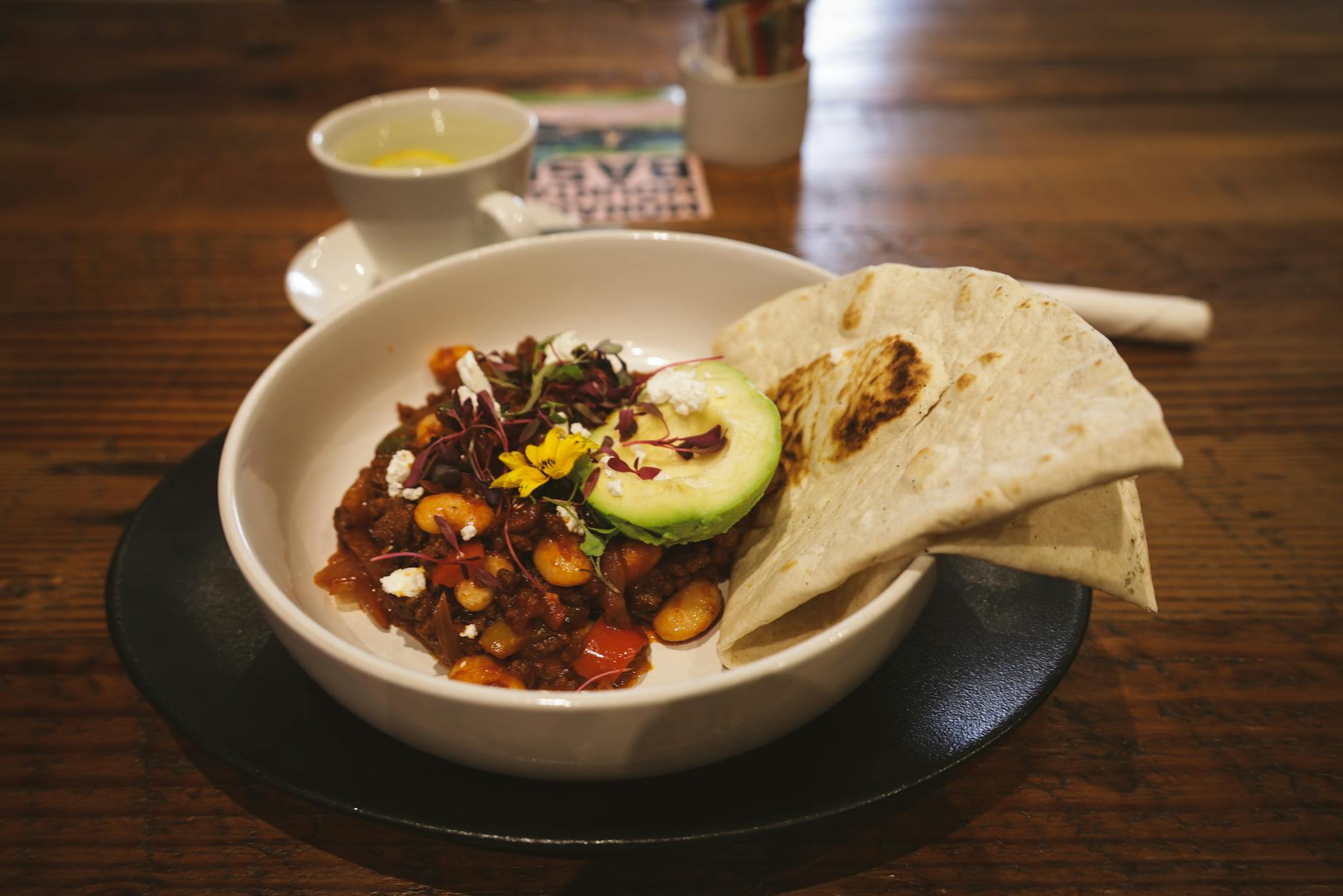 地中海白豆燉菜：番茄醬汁中的綿密白豆